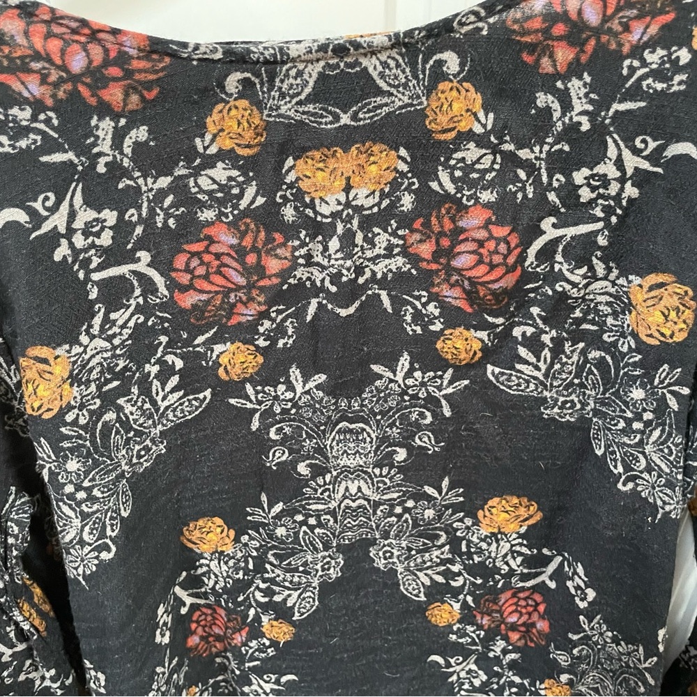 Ladies Open Back Free People blouse (s/p) black/floral